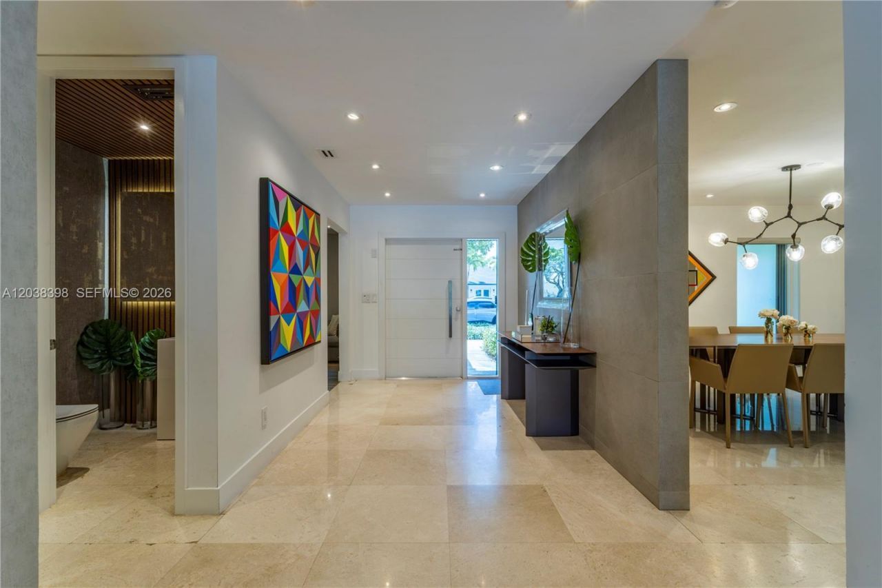 2021 NE 212th St , Miami, FL 33179 Photo