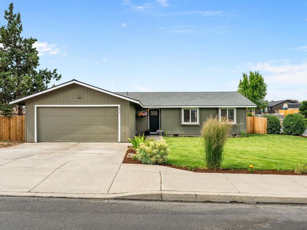 833 NW Maple Court, Redmond, OR 97756