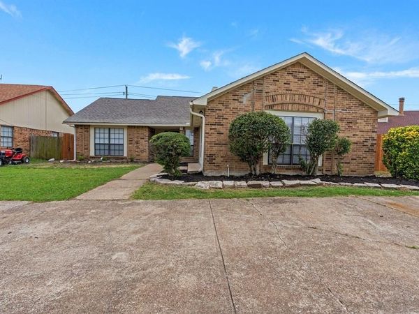 3312 Amberway Drive, Arlington, TX 76014