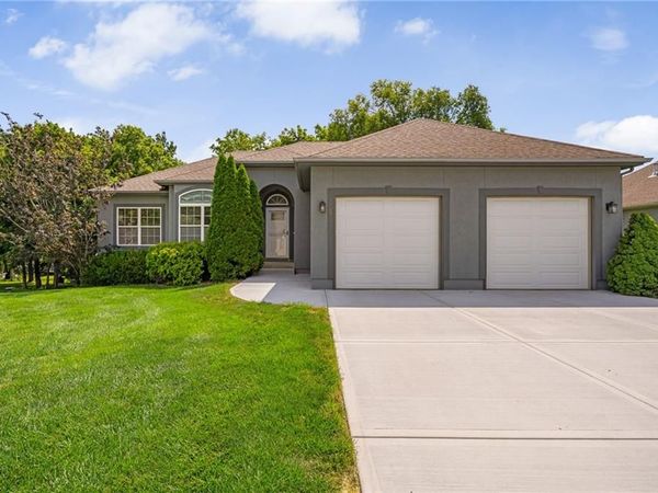 15613 White Drive, Belton, MO 64012