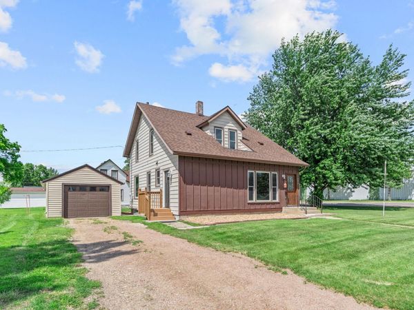 720 Fir Avenue, Bird Island, MN 55310