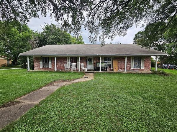 1003 W Angeline Street, Groesbeck, TX 76642