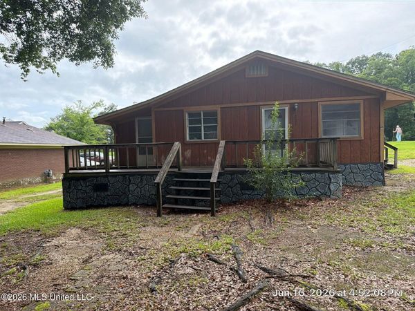 221 N West Street, Mendenhall, MS 39114