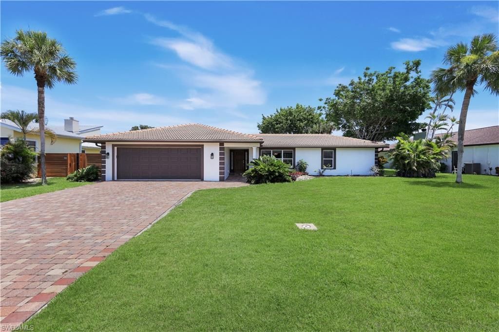 675 Pompano Dr, Naples, FL 34110 Main Photo