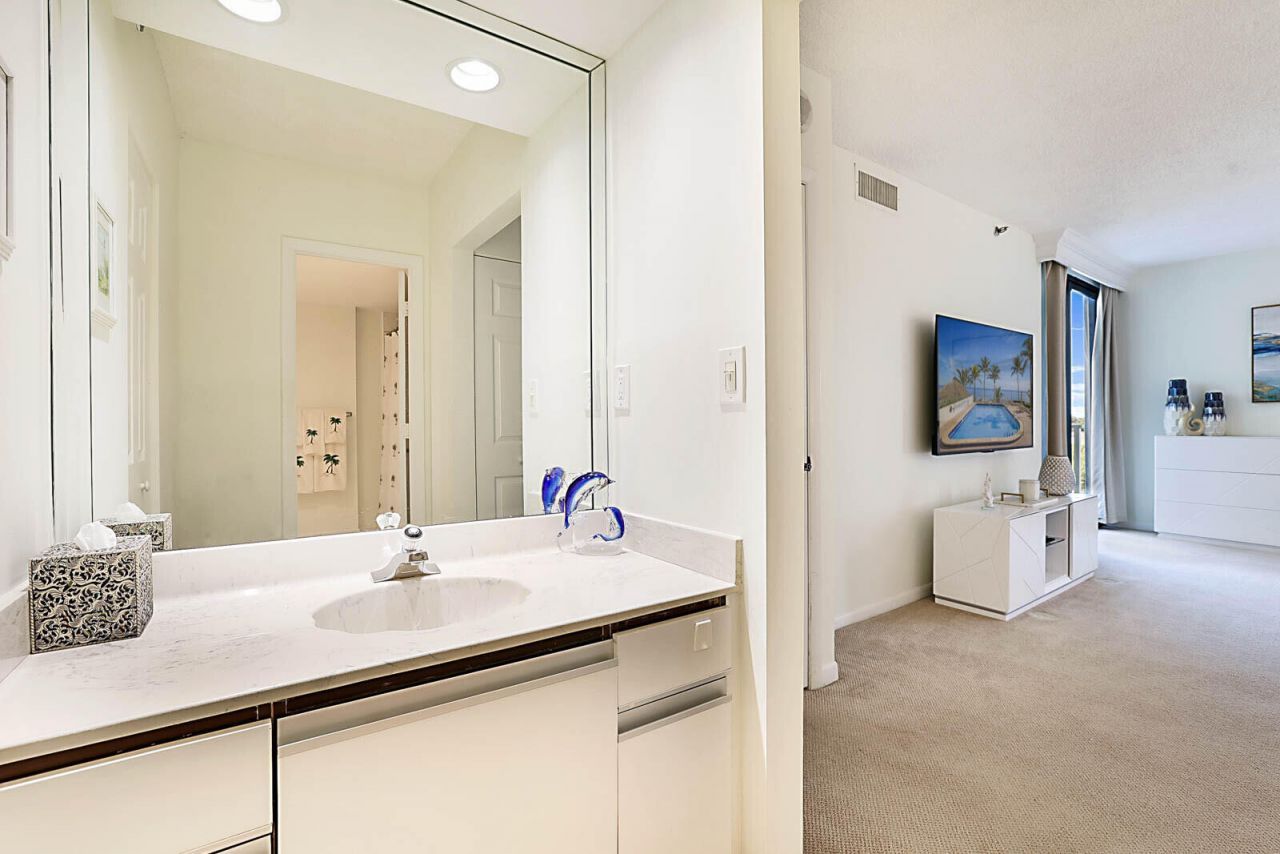 2917 S Ocean Boulevard, Unit 405, Highland Beach, FL 33487 Photo