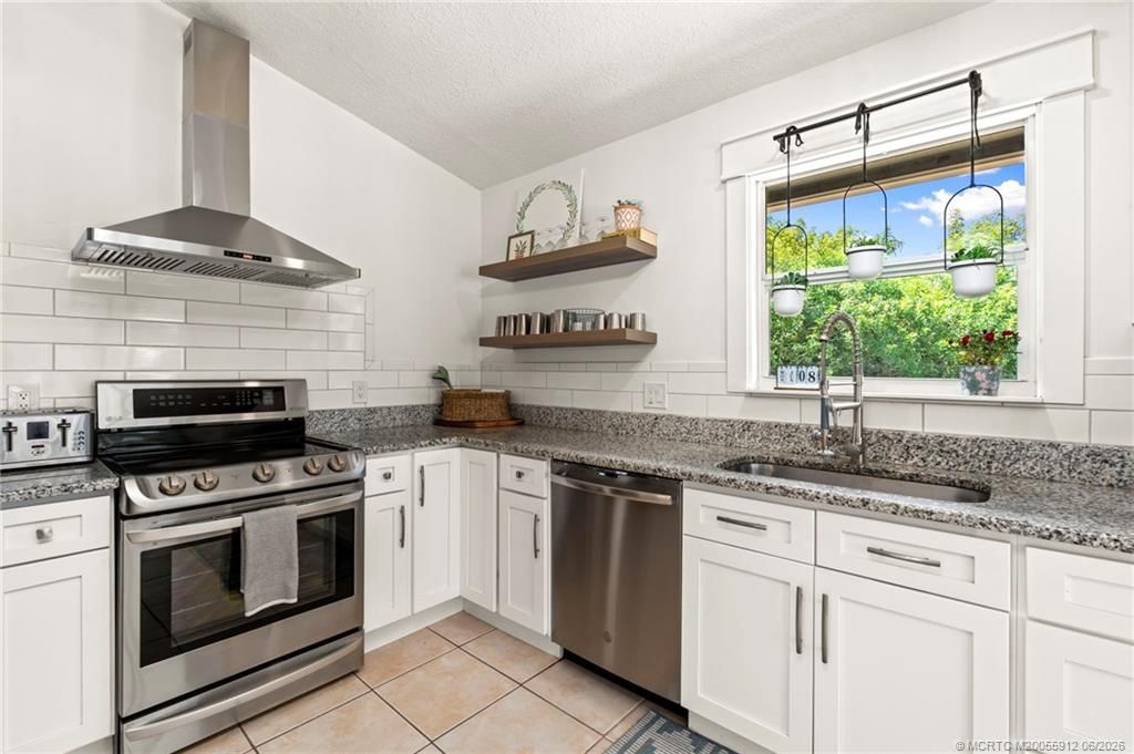 4401 SE Satinleaf Place, Stuart, FL 34997 Photo