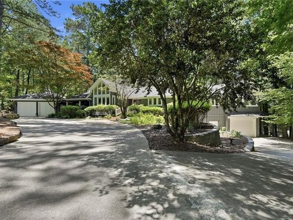 6504 Yacht Club Road , Flowery Branch, GA 30542