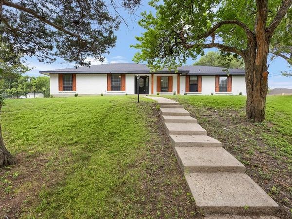 102 Pecan Lane , Oak Leaf, TX 75154