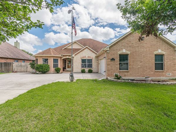 15614 DELL LN, Selma, TX 78154
