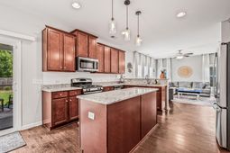 8518 Marsh Overlook photo 4