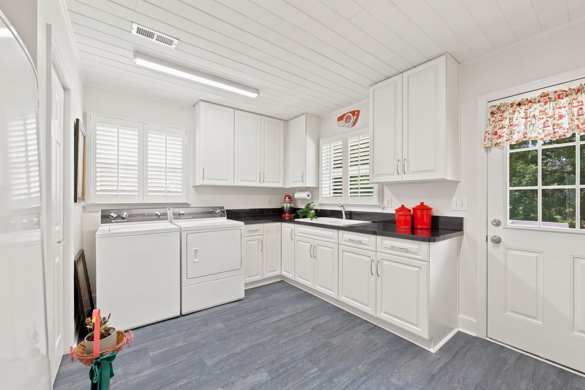 4700 Pine Lakes Dr.  Photo 11