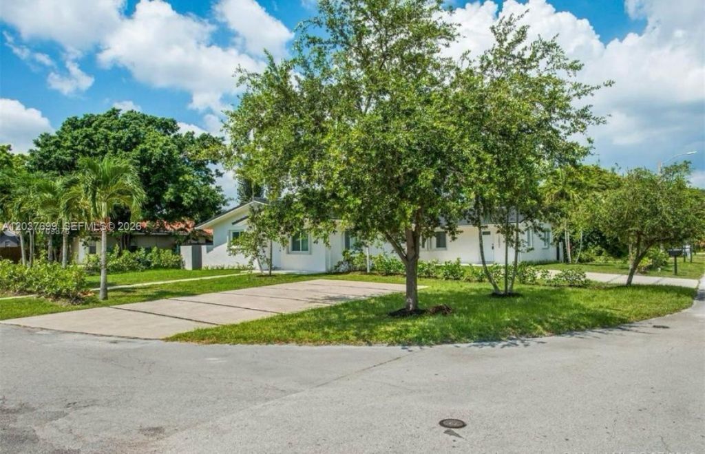12020 NE 12th Ct, Unit 12020, Biscayne Park, FL 33161 Photo