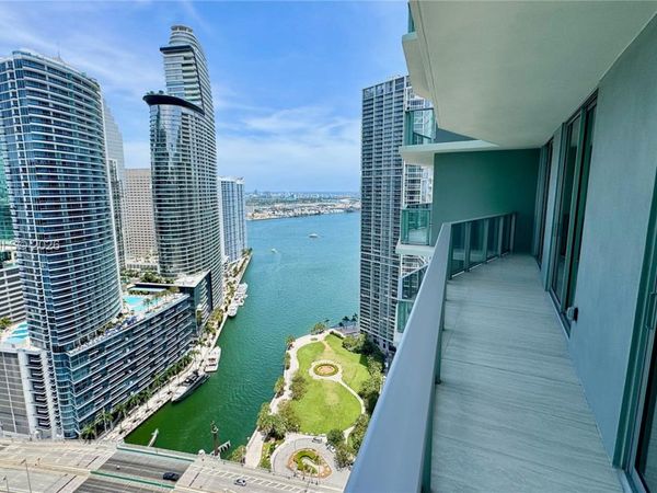 77 SE 5th St, Unit 4002, Miami, FL 33131