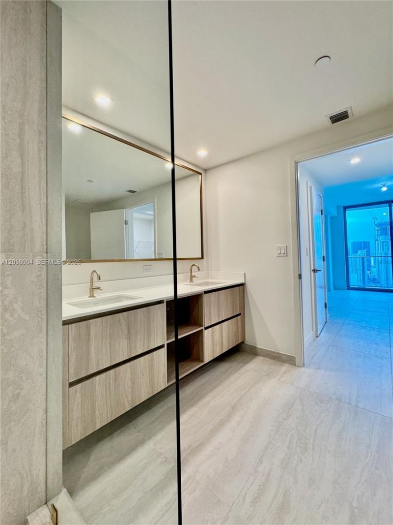 77 SE 5th St, Unit 4002, Miami, FL 33131 Photo
