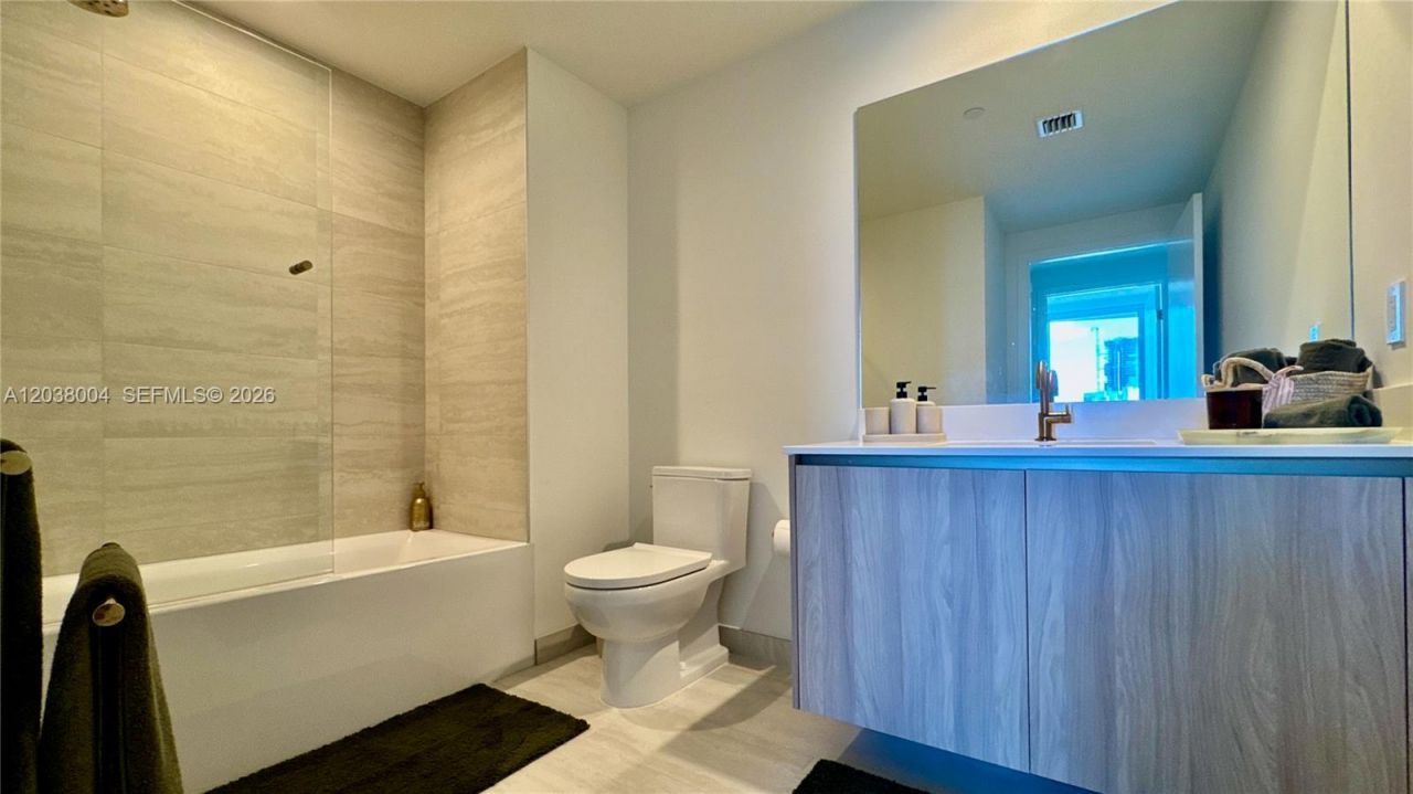 77 SE 5th St, Unit 4002, Miami, FL 33131 Photo