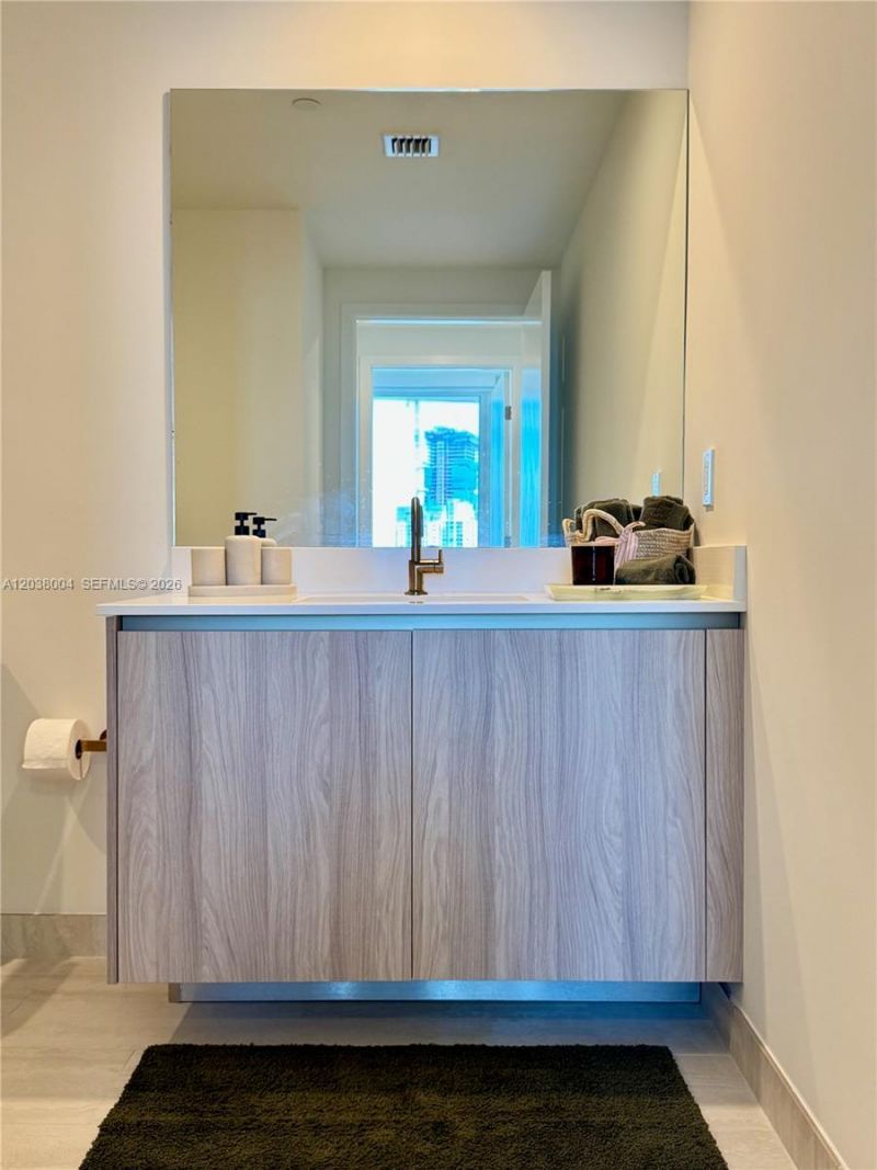 77 SE 5th St, Unit 4002, Miami, FL 33131 Photo