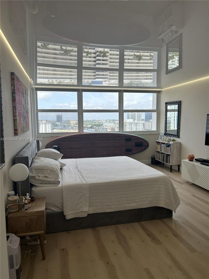 1904 S Ocean Dr, Unit 1807, Hallandale Beach, FL 33009 Photo