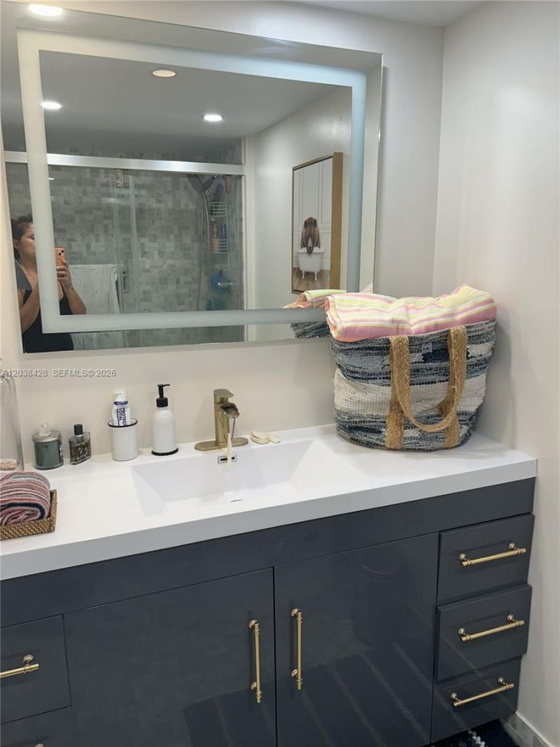 1904 S Ocean Dr, Unit 1807, Hallandale Beach, FL 33009 Photo