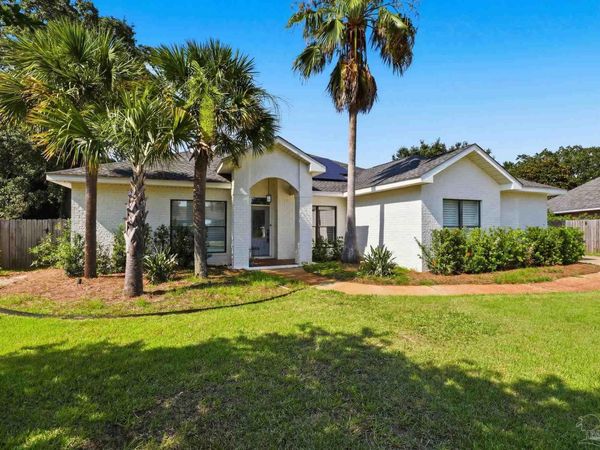 1194 Jaguar Cir, Gulf Breeze, FL 32563