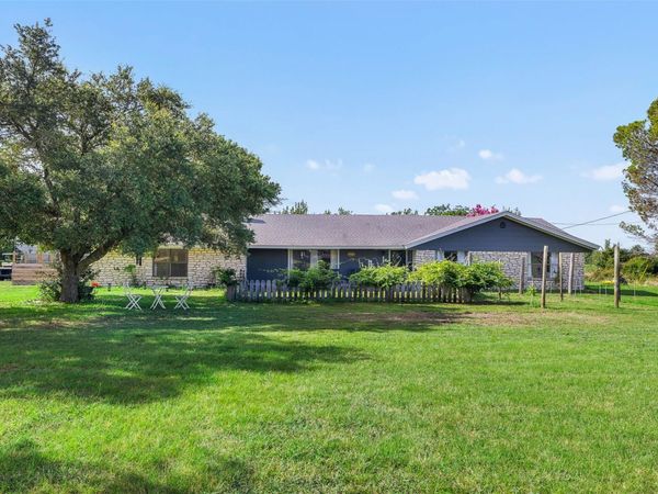 1015 Fm 112 RD, Lexington, TX 78947