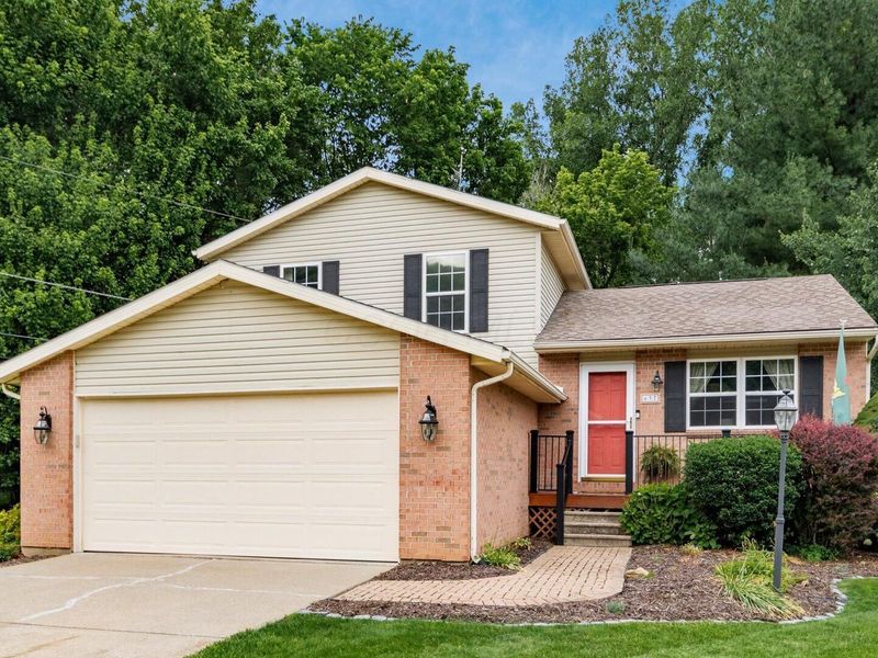 637 Livingston Court, Heath, OH 43056 Photo 1