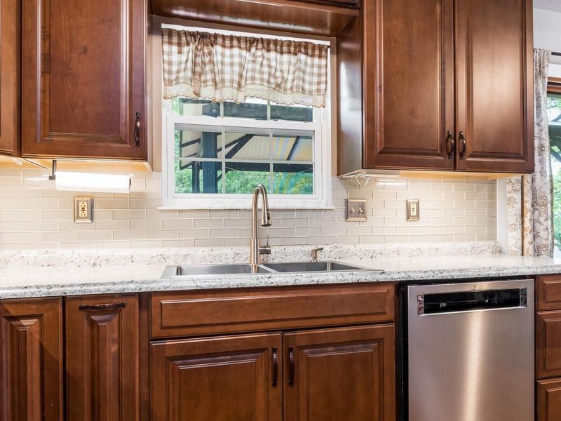 637 Livingston Court, Heath, OH 43056 Photo 7