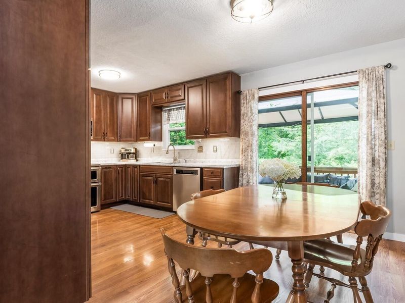 637 Livingston Court, Heath, OH 43056 Photo 9