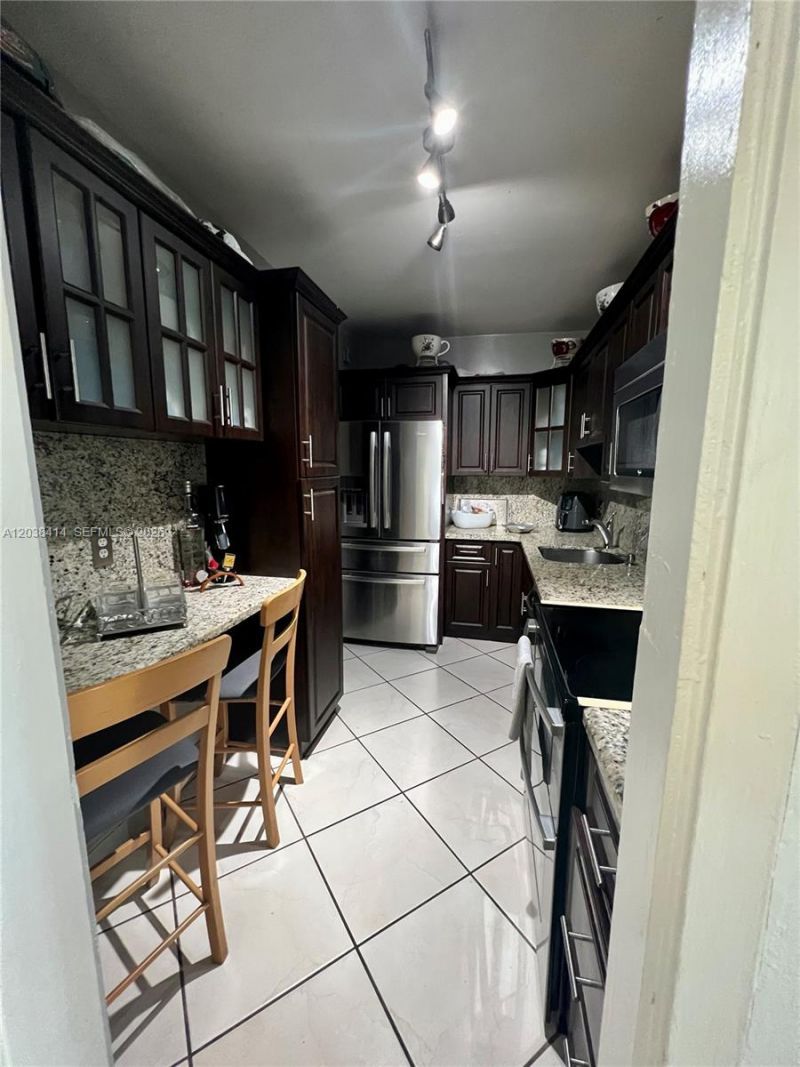 1880 S Treasure Dr , Unit 2G, North Bay Village, FL 33141 Photo