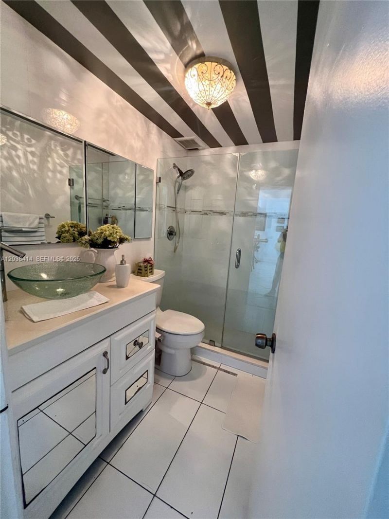 1880 S Treasure Dr , Unit 2G, North Bay Village, FL 33141 Photo