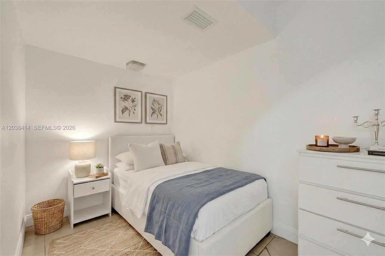 1880 S Treasure Dr , Unit 2G, North Bay Village, FL 33141 Photo