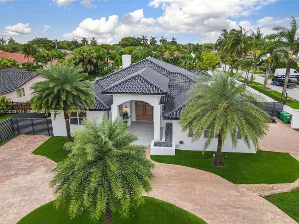 11390 SW 30th St , Miami, FL 33165