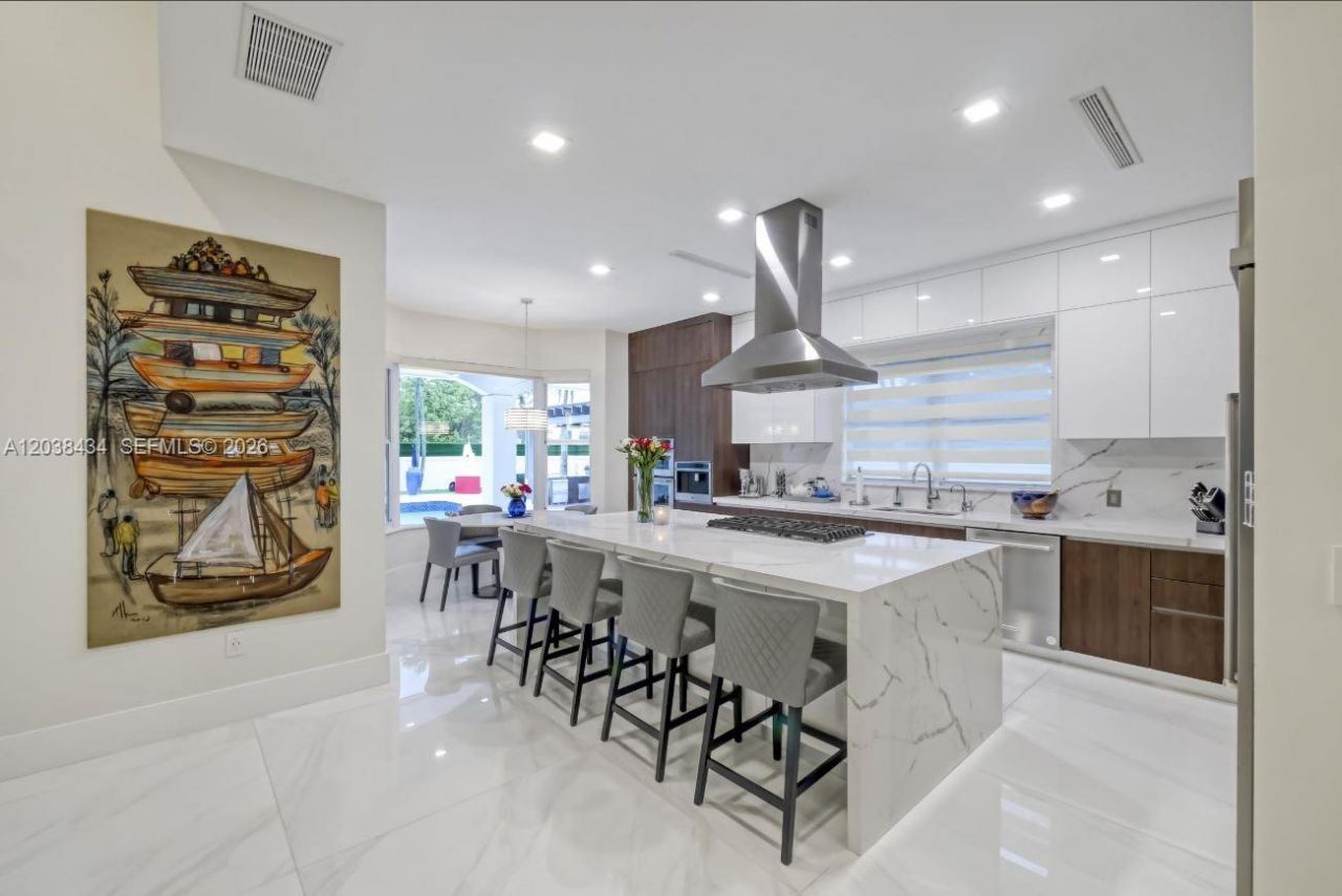 11390 SW 30th St , Miami, FL 33165 Photo