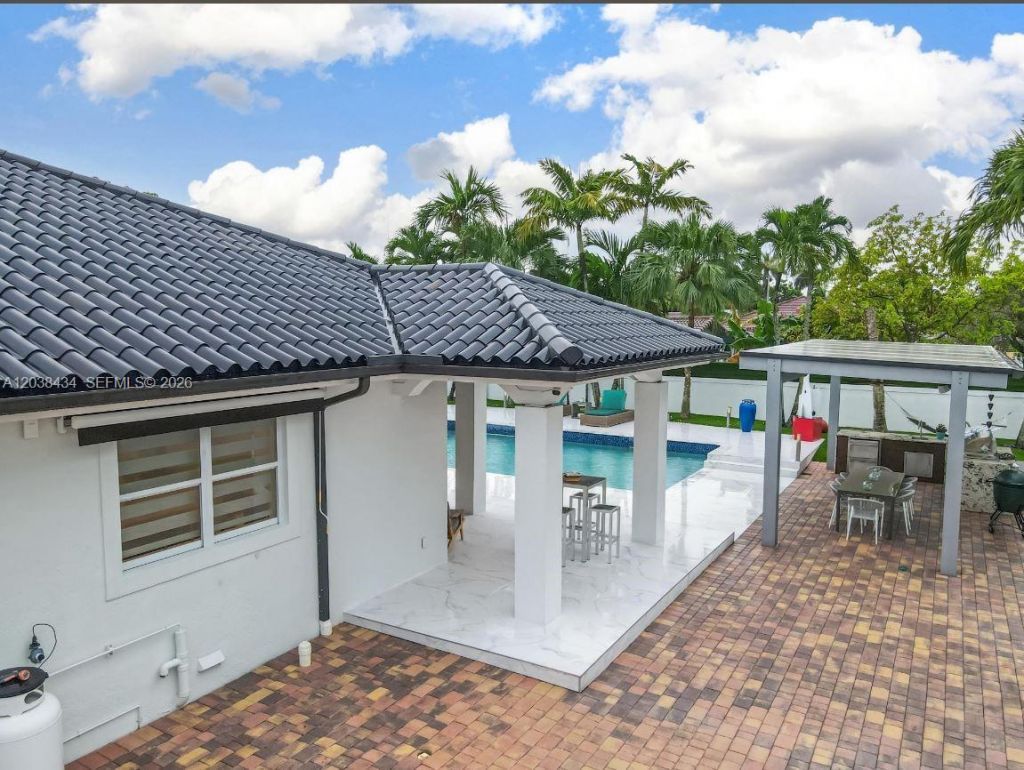 11390 SW 30th St , Miami, FL 33165 Photo