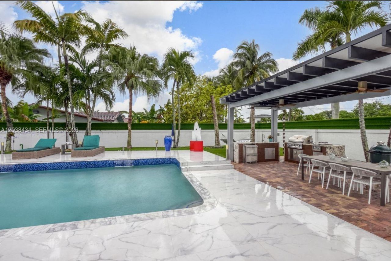 11390 SW 30th St , Miami, FL 33165 Photo