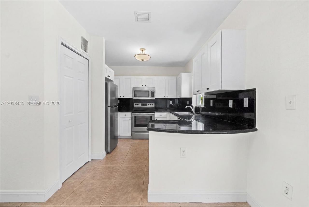7362 NW 179th Ter , Unit 7362, Hialeah, FL 33015 Photo