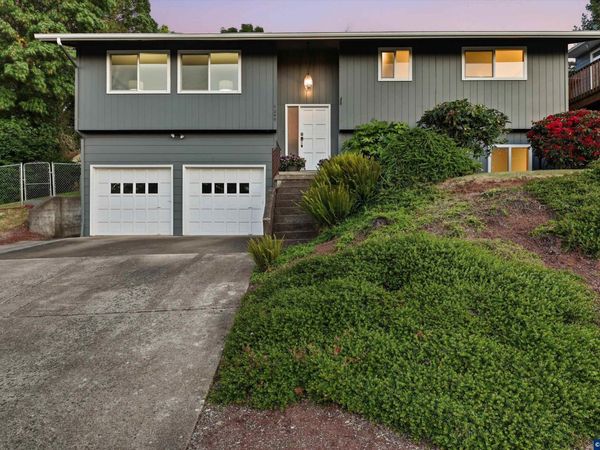 1249 SW Maple St, Dallas, OR 97338