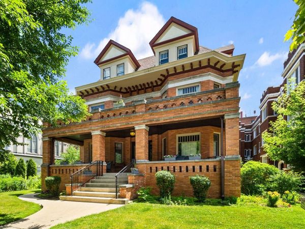 711 Washington Boulevard, Unit 2E, Oak Park, IL 60302