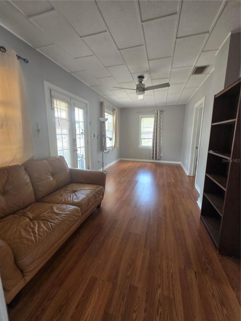 146 NE Madison Circle N, Saint Petersburg, FL 33702 Photo