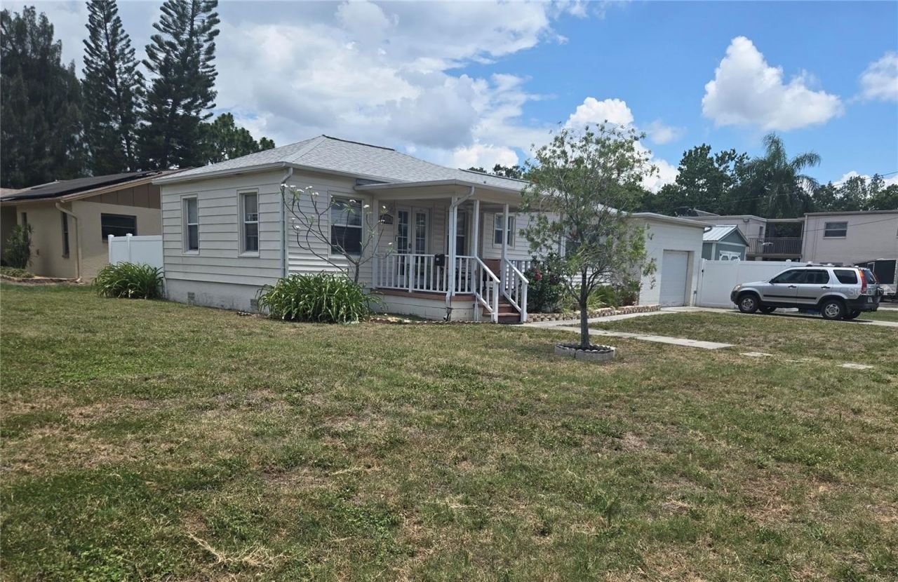 146 NE Madison Circle N, Saint Petersburg, FL 33702 Photo