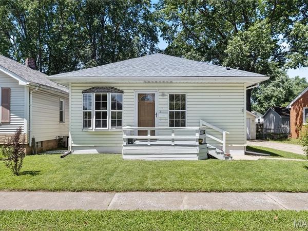 120 E 4th Street , Roxana, IL 62084