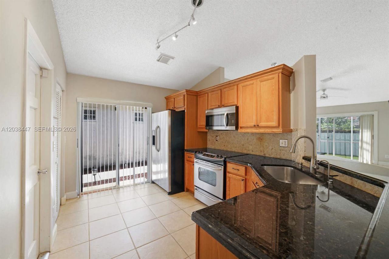 200 NW 75th Ter, Plantation, FL 33317 Photo