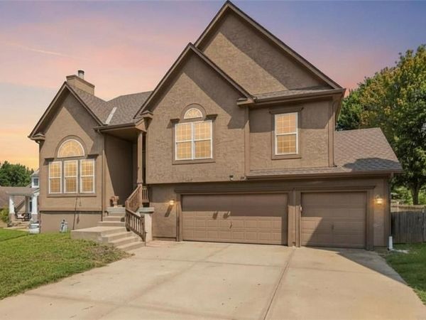 2346 W Piatt Lane, Olathe, KS 66061
