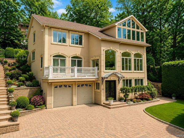 16 Diana Trail , Staten Island, NY 10304