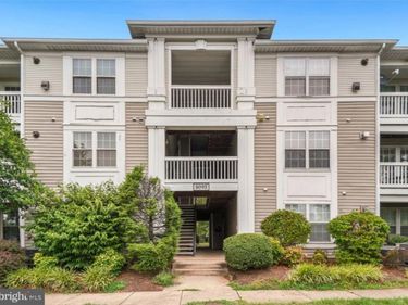 8095 LACY DRIVE , Unit 302, MANASSAS, VA 20109