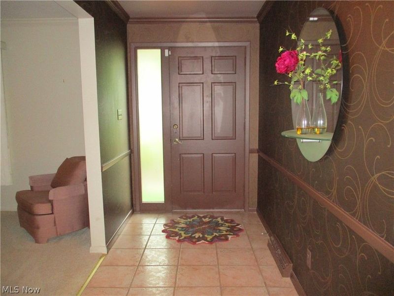 463 Arbor Circle, Youngstown, OH 44505 Photo 2