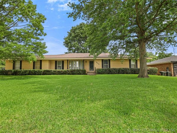 1942 W Locust , Durant, OK 74701