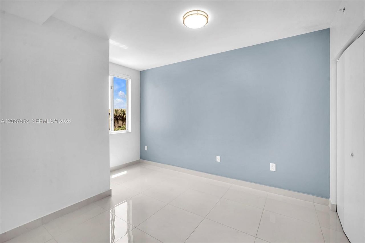 2651 NE 212th Ter , Unit 301, Miami, FL 33180 Photo