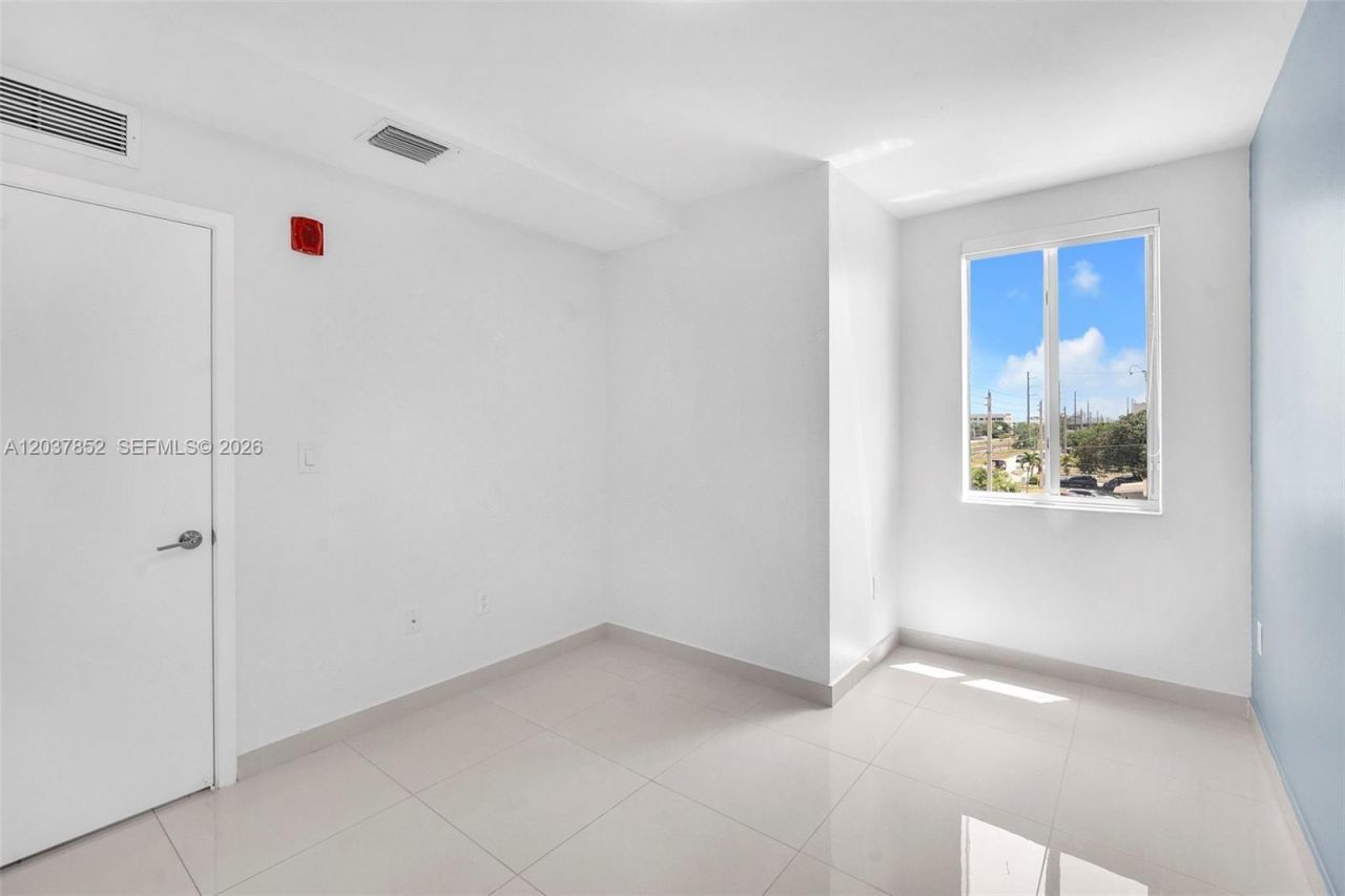 2651 NE 212th Ter , Unit 301, Miami, FL 33180 Photo