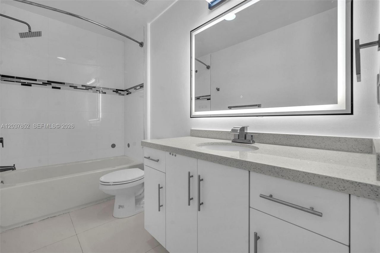 2651 NE 212th Ter , Unit 301, Miami, FL 33180 Photo