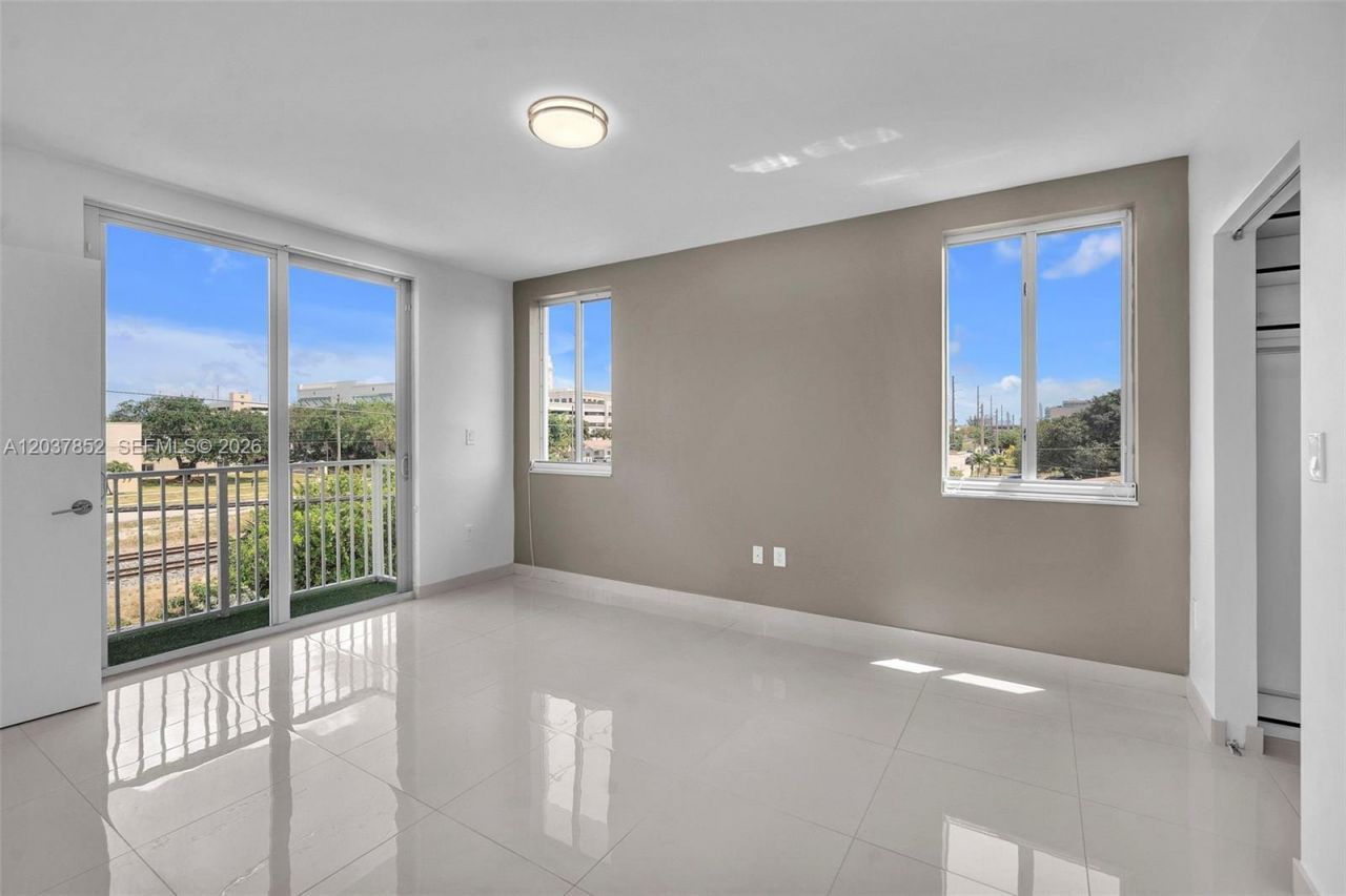 2651 NE 212th Ter , Unit 301, Miami, FL 33180 Photo